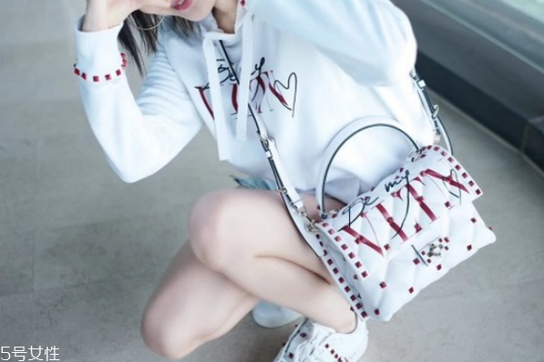 華倫天奴七夕限定包包多少錢 錯過會后悔系列 華倫天奴七夕限定包包多少錢 錯過會后悔系列