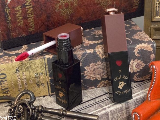 初音未來聯(lián)名款彩妝有什么 讓2次元小仙女瘋狂的3個(gè)品類