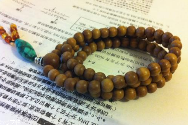 檀木手串多少錢(qián) 別被商家騙了 檀木手串多少錢(qián) 別被商家騙了