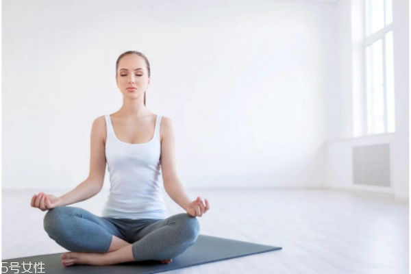 哺乳期可以練瑜伽嗎 練瑜伽對子宮的好處 哺乳期可以練瑜伽嗎 練瑜伽對子宮的好處