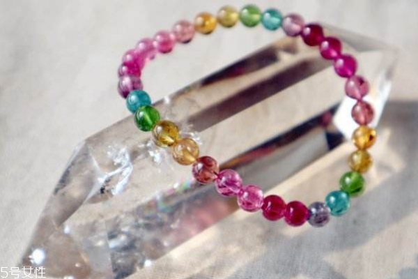 碧璽手鏈可以帶右手嗎 有很多講究 碧璽手鏈可以帶右手嗎 有很多講究