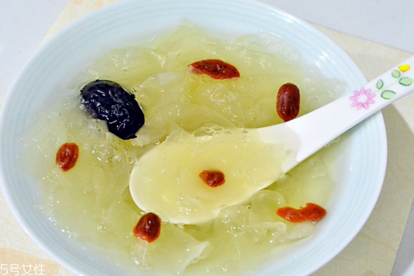 銀耳為什么不能天天吃 對(duì)脾胃不好