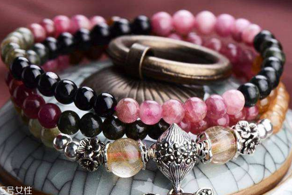 怎么辨別碧璽手鏈真假 從這幾點(diǎn)著手 怎么辨別碧璽手鏈真假 從這幾點(diǎn)著手