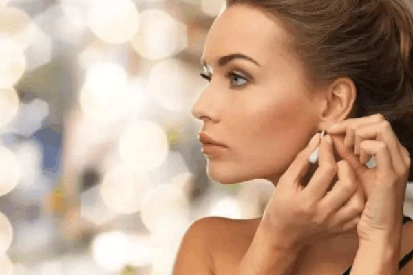 穿耳洞發(fā)炎怎么辦？你不知道的注意事項(xiàng)很多