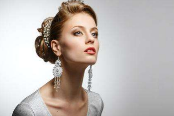 穿耳洞發(fā)炎怎么辦？你不知道的注意事項(xiàng)很多