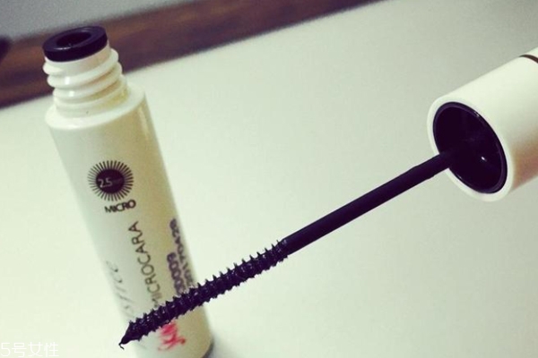 日常妝容用什么睫毛膏好 細(xì)直刷頭妝效相當(dāng)自然 日常妝容用什么睫毛膏好 細(xì)直刷頭妝效相當(dāng)自然