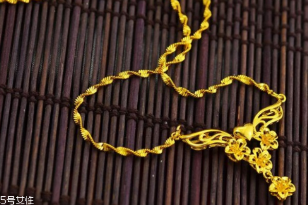 黃金項(xiàng)鏈適合多大年齡 沒有明確限制 黃金項(xiàng)鏈適合多大年齡 沒有明確限制