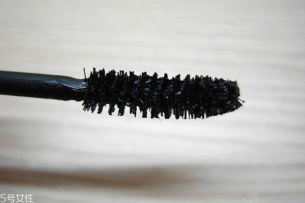 棕色睫毛膏適合什么人 這種顏色很挑人 棕色睫毛膏適合什么人 這種顏色很挑人