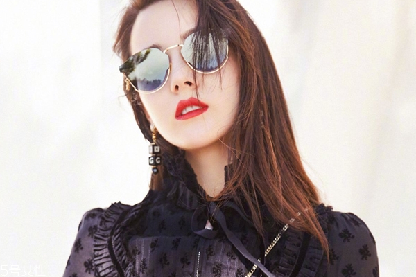 硅油洗發(fā)水利弊 短期柔順但長期脫發(fā) 硅油洗發(fā)水利弊 短期柔順但長期脫發(fā)