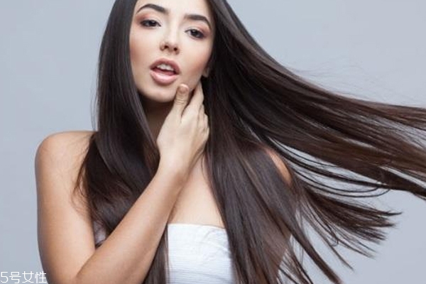 硅油洗發(fā)水利弊 短期柔順但長期脫發(fā) 硅油洗發(fā)水利弊 短期柔順但長期脫發(fā)