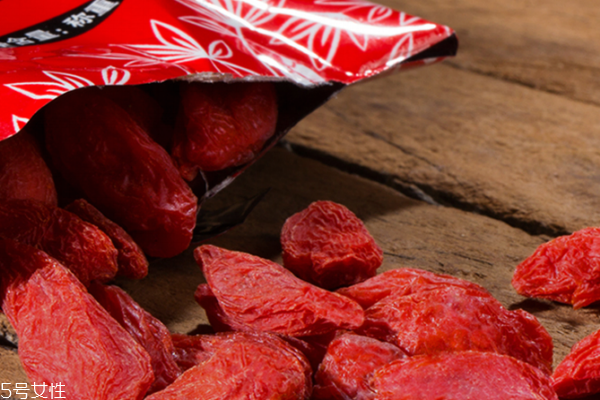 枸杞為什么越曬越濕 含糖量多的緣故 枸杞為什么越曬越濕 含糖量多的緣故