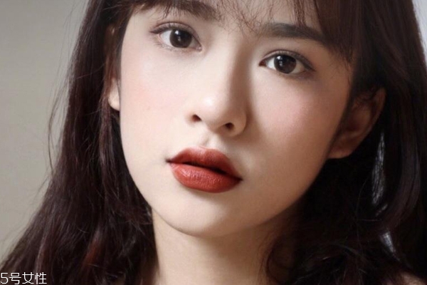 vnk悅慕圓管口紅試色 一共5色真人上嘴圖 vnk悅慕圓管口紅試色 一共5色真人上嘴圖