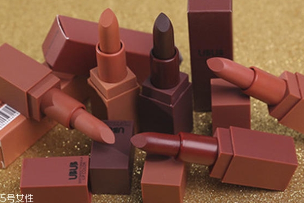 紅棕色口紅適合什么年齡 紅棕色口紅適合素顏嗎 紅棕色口紅適合什么年齡 紅棕色口紅適合素顏嗎
