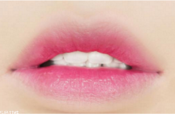 韓國(guó)咬唇妝的畫法，瞬間變成可愛少女
