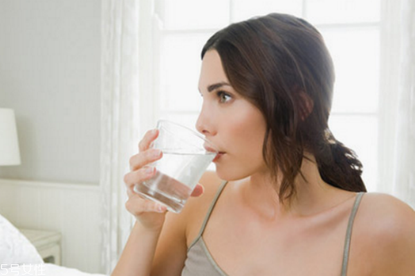 女性懷孕喝葉酸過(guò)量會(huì)怎么樣