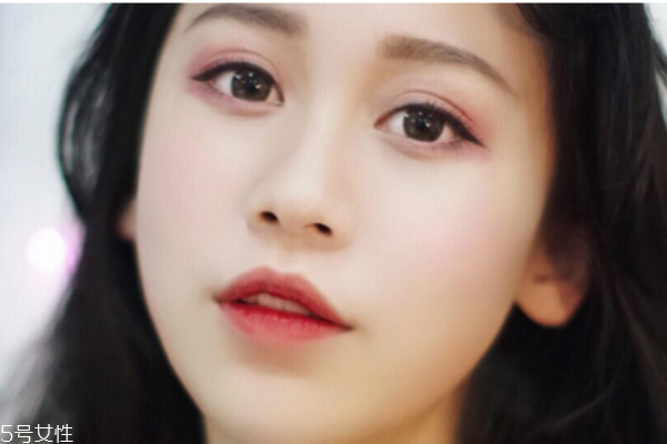 秋冬季節(jié)化妝步驟，保濕補(bǔ)水很重要