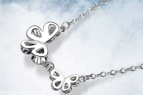 鉑金項(xiàng)鏈配什么吊墜好 這幾款都很好看 鉑金項(xiàng)鏈配什么吊墜好 這幾款都很好看
