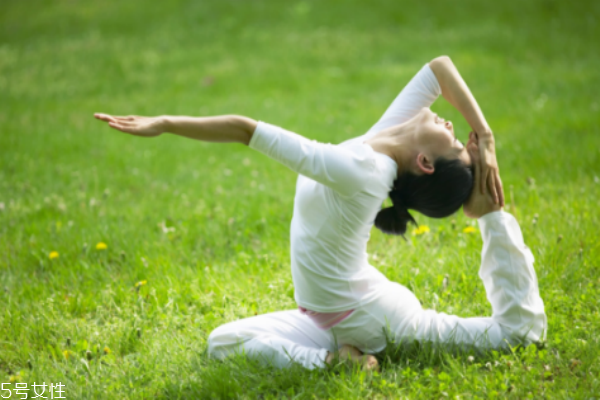 高溫瑜珈和常溫哪個(gè)好 高溫瑜伽和普通瑜伽的區(qū)別 高溫瑜珈和常溫哪個(gè)好 高溫瑜伽和普通瑜伽的區(qū)別