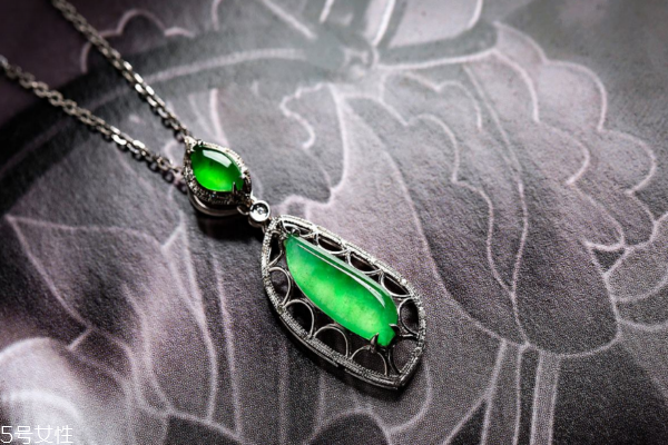 翡翠吊墜怎么鑒定真假 這幾點(diǎn)就能看出 翡翠吊墜怎么鑒定真假 這幾點(diǎn)就能看出