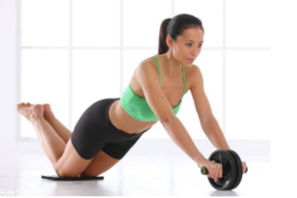 健腹輪多久能練出腹肌 看每個(gè)人的使用情況 健腹輪多久能練出腹肌 看每個(gè)人的使用情況