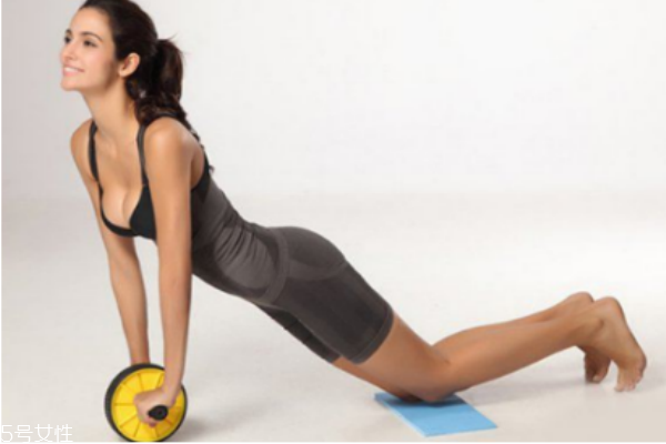健腹輪適合女士嗎 女生使用健腹輪方法 健腹輪適合女士嗎 女生使用健腹輪方法