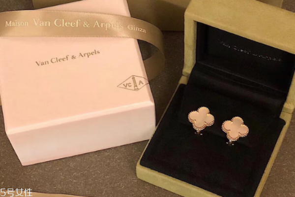 梵克雅寶耳釘尺寸 要適合自己 梵克雅寶耳釘尺寸 要適合自己