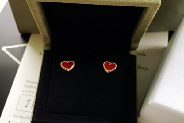 梵克雅寶耳釘尺寸 要適合自己 梵克雅寶耳釘尺寸 要適合自己