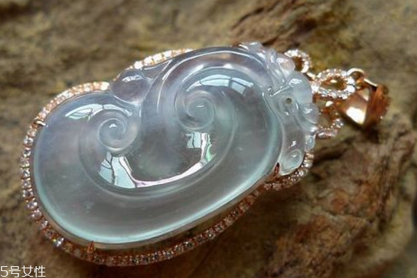 冰種翡翠價(jià)格 要看具體質(zhì)感 冰種翡翠價(jià)格 要看具體質(zhì)感