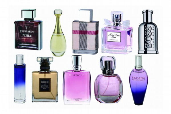 香水可以噴衣服上嗎 看什么衣服 香水可以噴衣服上嗎 看什么衣服