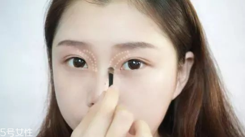 眼影可以用來(lái)修容嗎 眼影的用法大全 眼影可以用來(lái)修容嗎 眼影的用法大全