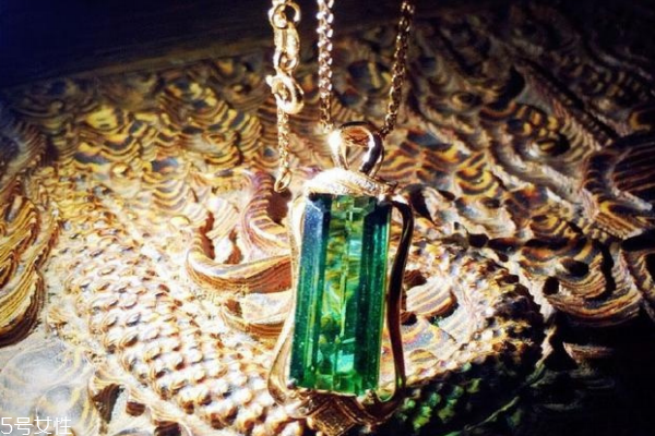 碧璽項(xiàng)鏈一般多少錢 色彩耀眼的寶石 碧璽項(xiàng)鏈一般多少錢 色彩耀眼的寶石