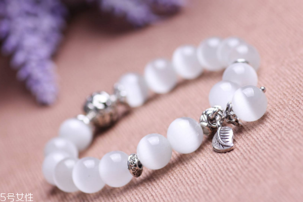 貓眼石手鏈有什么好處 好運(yùn)的象征 貓眼石手鏈有什么好處 好運(yùn)的象征