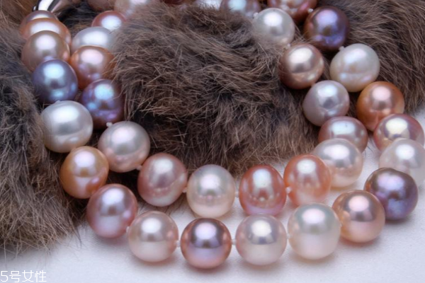 珍珠項(xiàng)鏈夏天能戴嗎 是最佳時(shí)節(jié) 珍珠項(xiàng)鏈夏天能戴嗎 是最佳時(shí)節(jié)