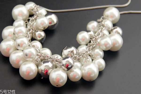 珍珠項(xiàng)鏈夏天能戴嗎 是最佳時(shí)節(jié) 珍珠項(xiàng)鏈夏天能戴嗎 是最佳時(shí)節(jié)