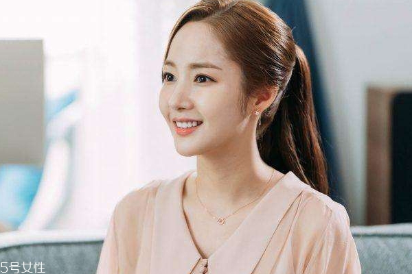 新手內(nèi)雙怎么畫(huà)眼線 這么畫(huà)令菇娘們神采飛揚(yáng)