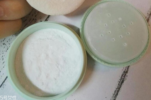 頭發(fā)油膩怎么快速解決 5樣小物讓你輕松去油 頭發(fā)油膩怎么快速解決 5樣小物讓你輕松去油