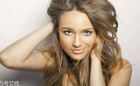 頭發(fā)油膩怎么快速解決 5樣小物讓你輕松去油 頭發(fā)油膩怎么快速解決 5樣小物讓你輕松去油