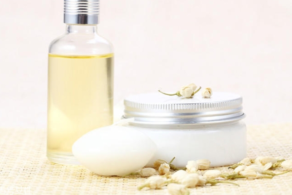 美白身體乳會(huì)長毛嗎 不含激素就不長毛