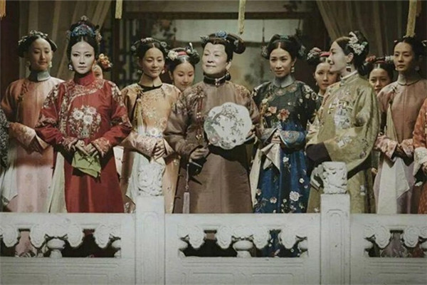 顯白的3種莫蘭迪色調(diào)服裝搭配推薦 顯白的3種莫蘭迪色調(diào)服裝搭配推薦