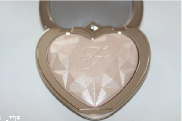 too faced高光怎么樣 too faced心形高光色號及試色 too faced高光怎么樣 too faced心形高光色號及試色