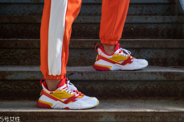 李寧001啟程評(píng)測(cè) 時(shí)尚界展露拳腳 李寧001啟程評(píng)測(cè) 時(shí)尚界展露拳腳