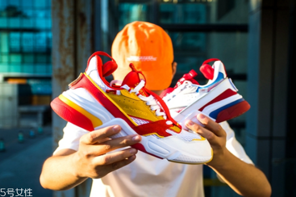 李寧001啟程評(píng)測(cè) 時(shí)尚界展露拳腳 李寧001啟程評(píng)測(cè) 時(shí)尚界展露拳腳