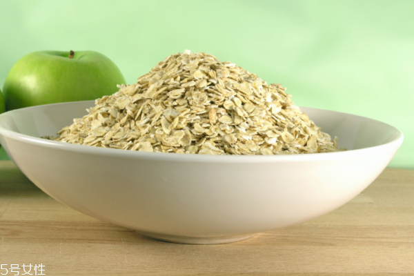 燕麥?zhǔn)菦鲂赃€是熱性 屬于中性 燕麥?zhǔn)菦鲂赃€是熱性 屬于中性