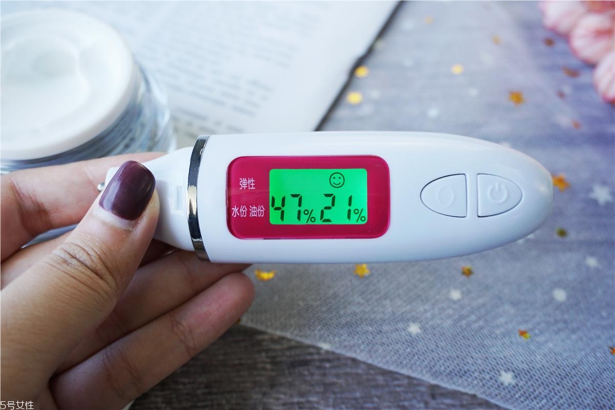 水密碼素顏霜哪個好 水潤版和遮瑕版對比評測 水密碼素顏霜哪個好 水潤版和遮瑕版對比評測