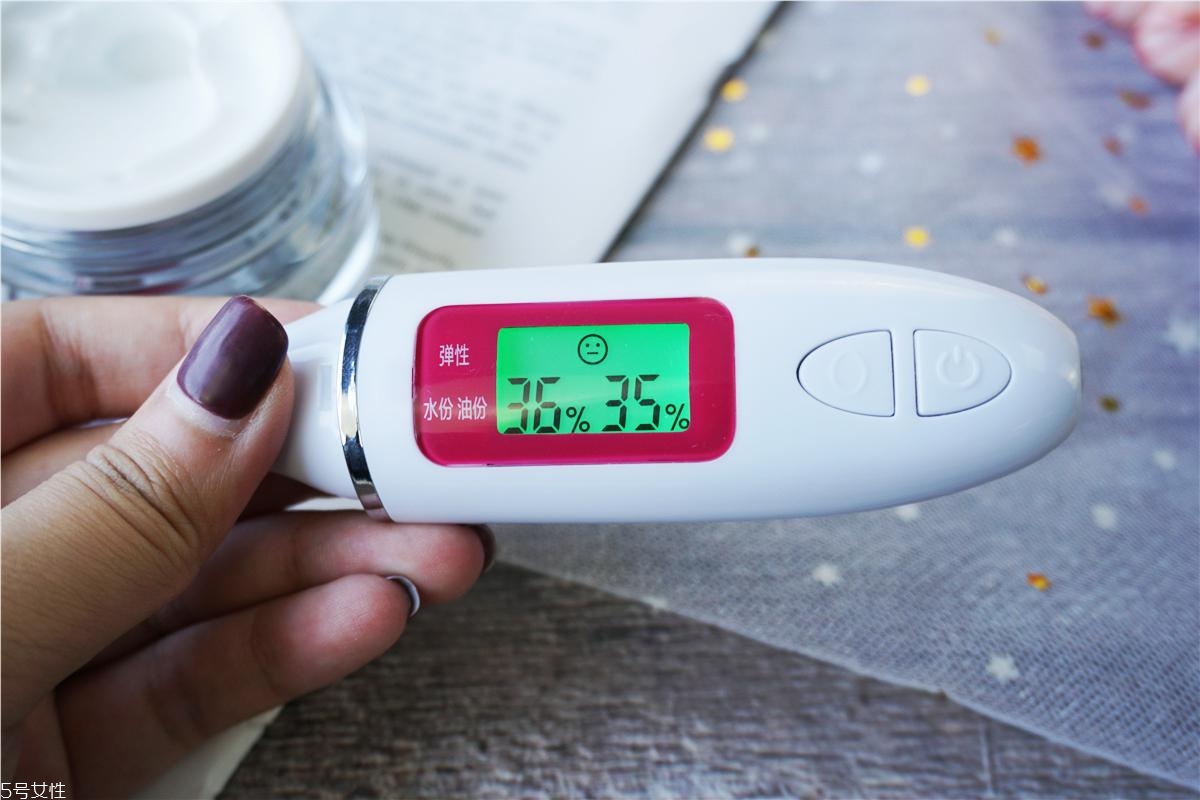 水密碼素顏霜哪個好 水潤版和遮瑕版對比評測 水密碼素顏霜哪個好 水潤版和遮瑕版對比評測