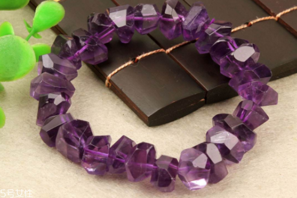 紫水晶手鏈一般多少顆 有這些講究 紫水晶手鏈一般多少顆 有這些講究