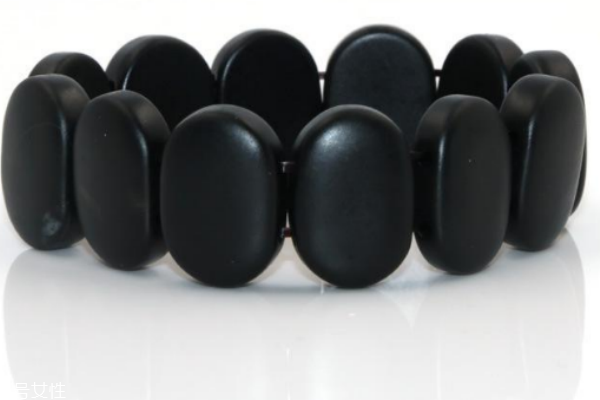 砭石手鏈的作用與功效 好多人都不知道 砭石手鏈的作用與功效 好多人都不知道