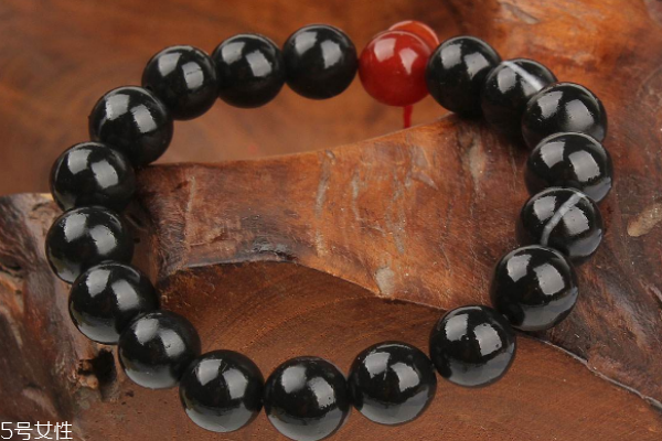 砭石手鏈的作用與功效 好多人都不知道 砭石手鏈的作用與功效 好多人都不知道