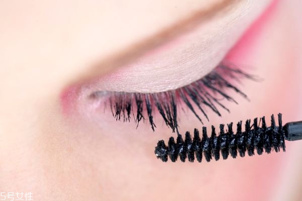 角蛋白濃睫術能維持多久 大約可以維持6-8周 角蛋白濃睫術能維持多久 大約可以維持6-8周