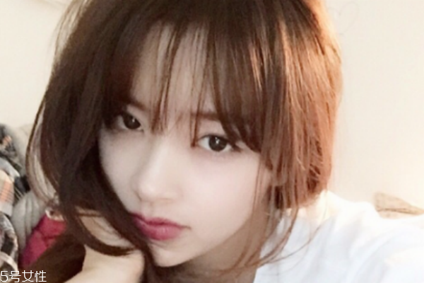 秋冬用口紅還是唇釉 各有好處 秋冬用口紅還是唇釉 各有好處